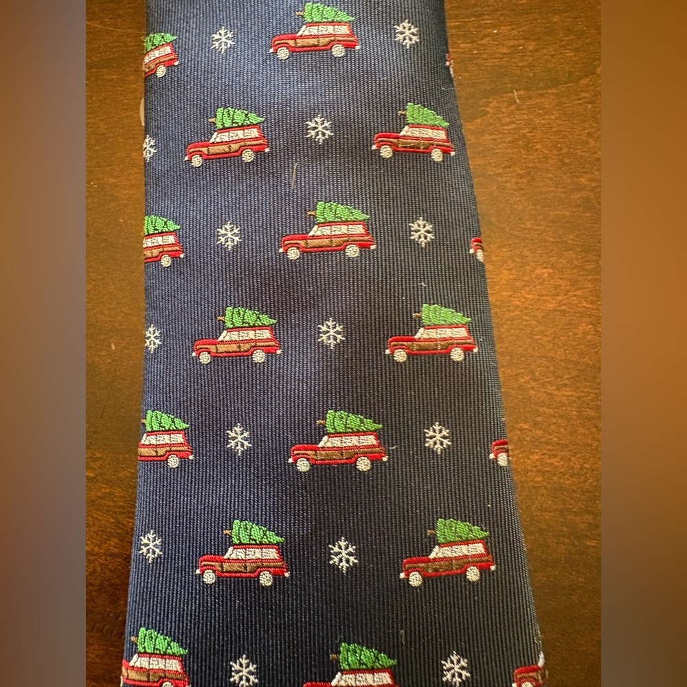 Chaps tie Christmas tree on wagon new tags - Picture 4 of 4